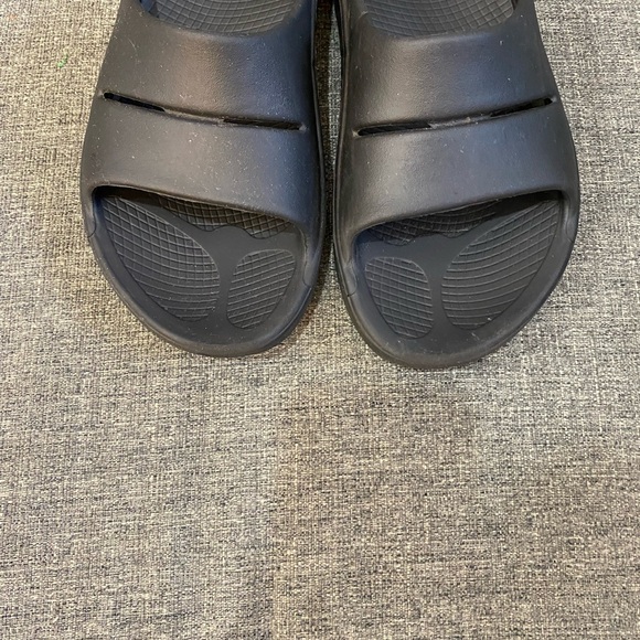 OOFOS OOahh Men's Classic Black Slide Sandals - Picture 2 of 8